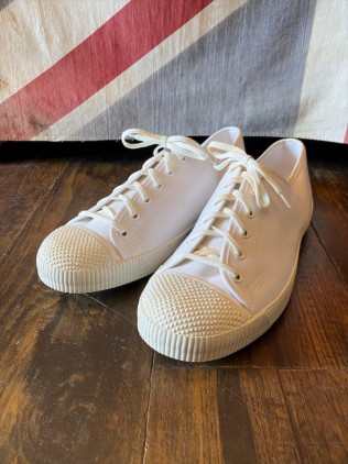 D/S British Army Plimsolls White size 6 & 5 & 3